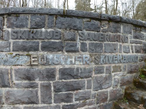 Oorlogsmonument Skiklub Sauerland Kahler Asten #3