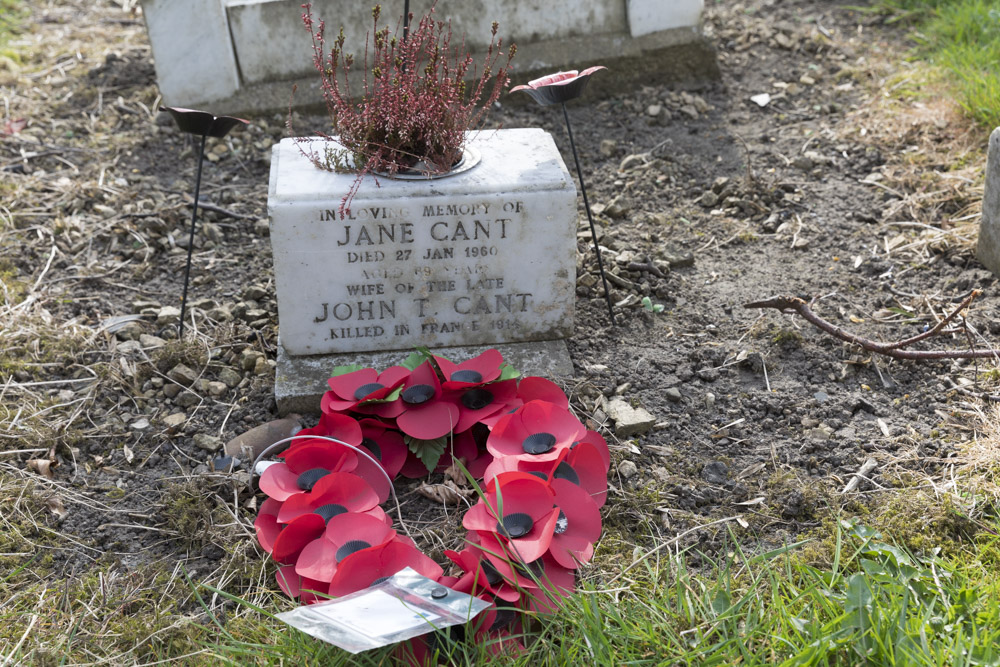 Commonwealth War Graves St John Churchyard #5