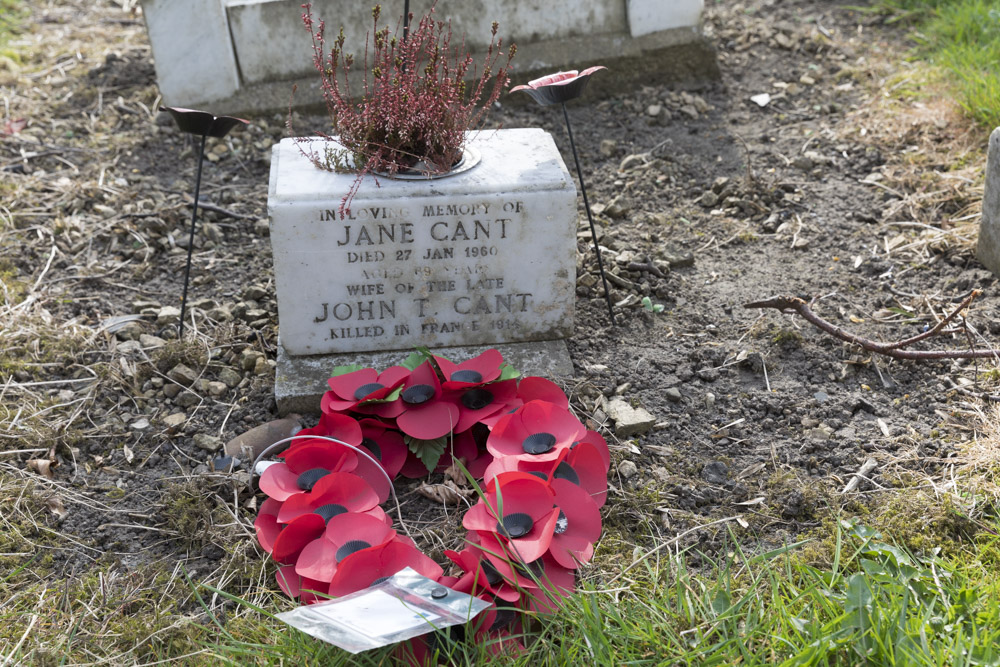 Oorlogsgraven van het Gemenebest St John Churchyard #5