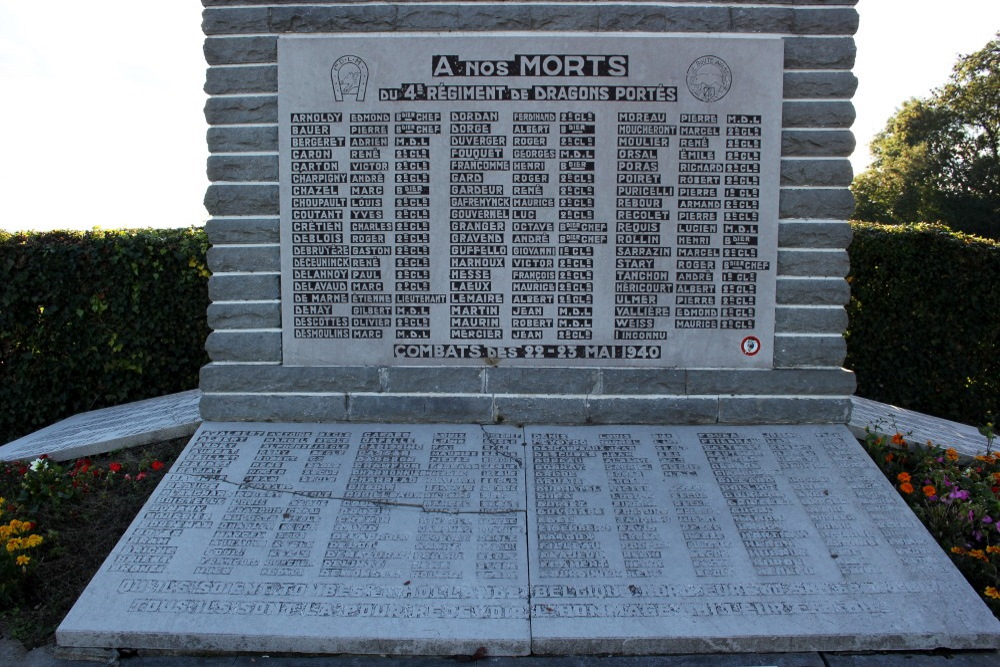 Memorial 4th Dragons de Dragons Portes Cemetery Mont-Saint-loi #3