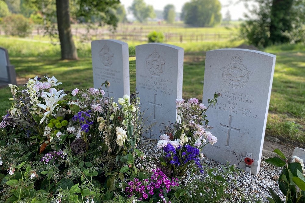 Oorlogsgraven van het Gemenebest Algemene Begraafplaats Grafhorst #4
