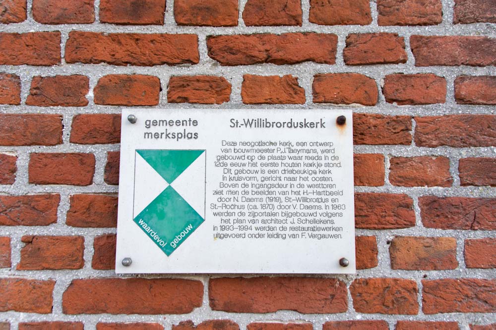 Vredesmonument Sint-Willibrorduskerk Merksplas #3