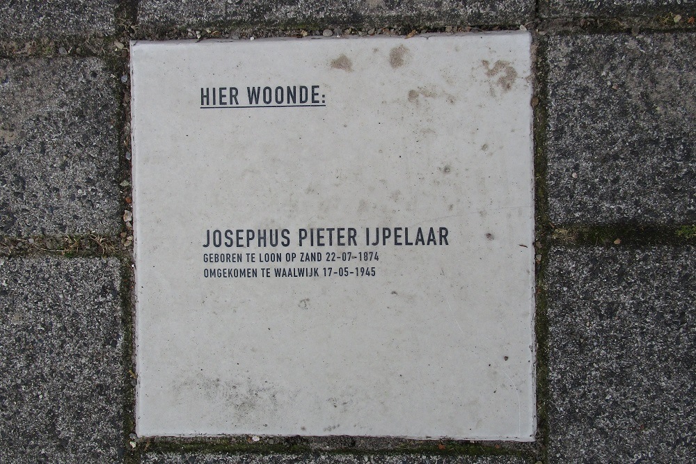 Memorial Stone Loeffstraat 24 #1