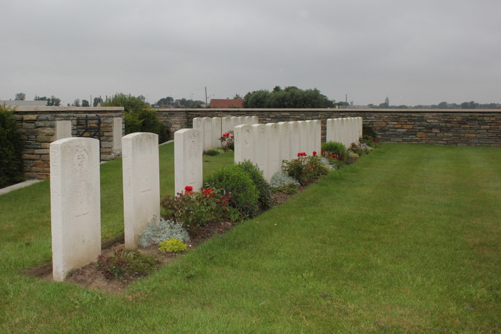 Commonwealth War Cemetery Croix-Rouge #4