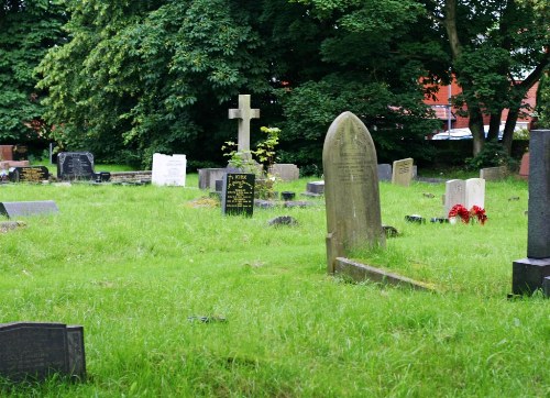 Commonwealth War Graves Gee Cross Chapelyard #1