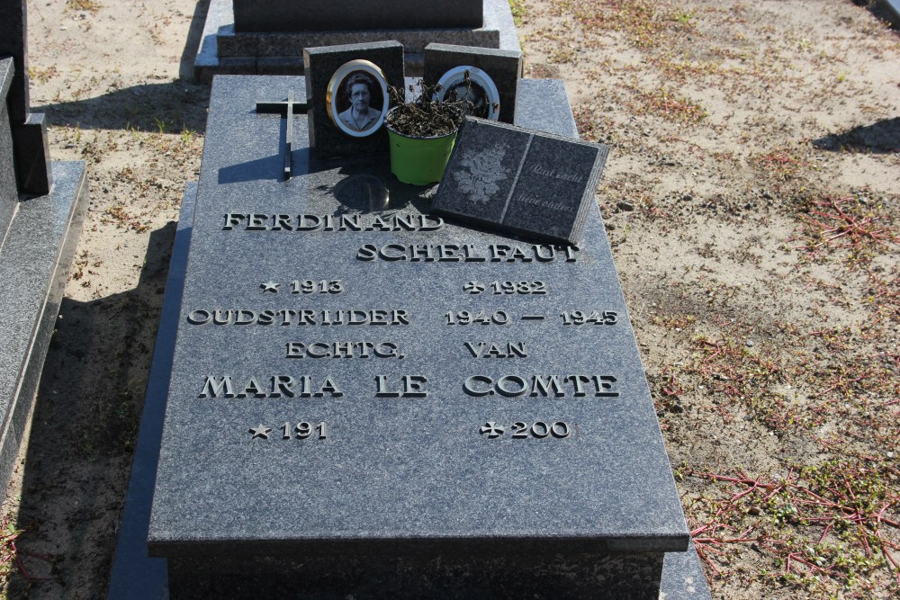 Belgian Graves Veterans Lochristi New Cemetery #3