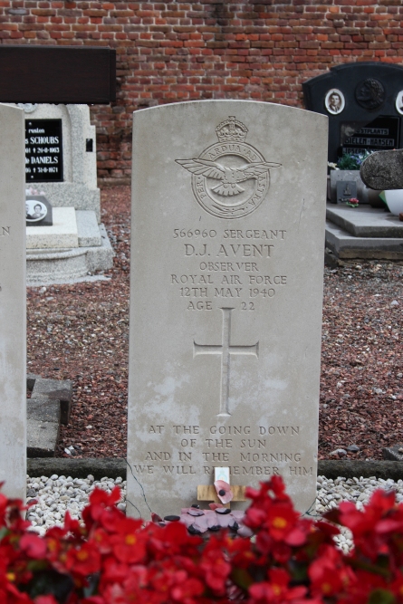 Commonwealth War Graves Munsterbilzen #3