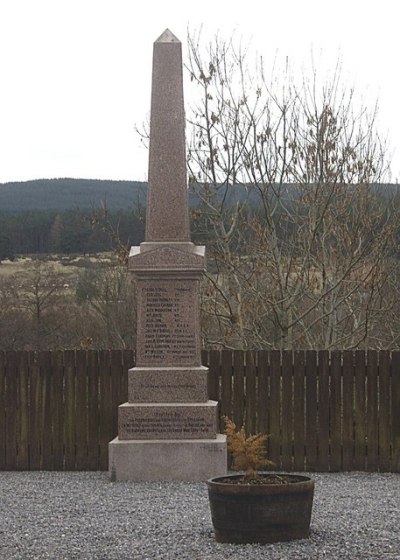 Oorlogsmonument Strachan #1