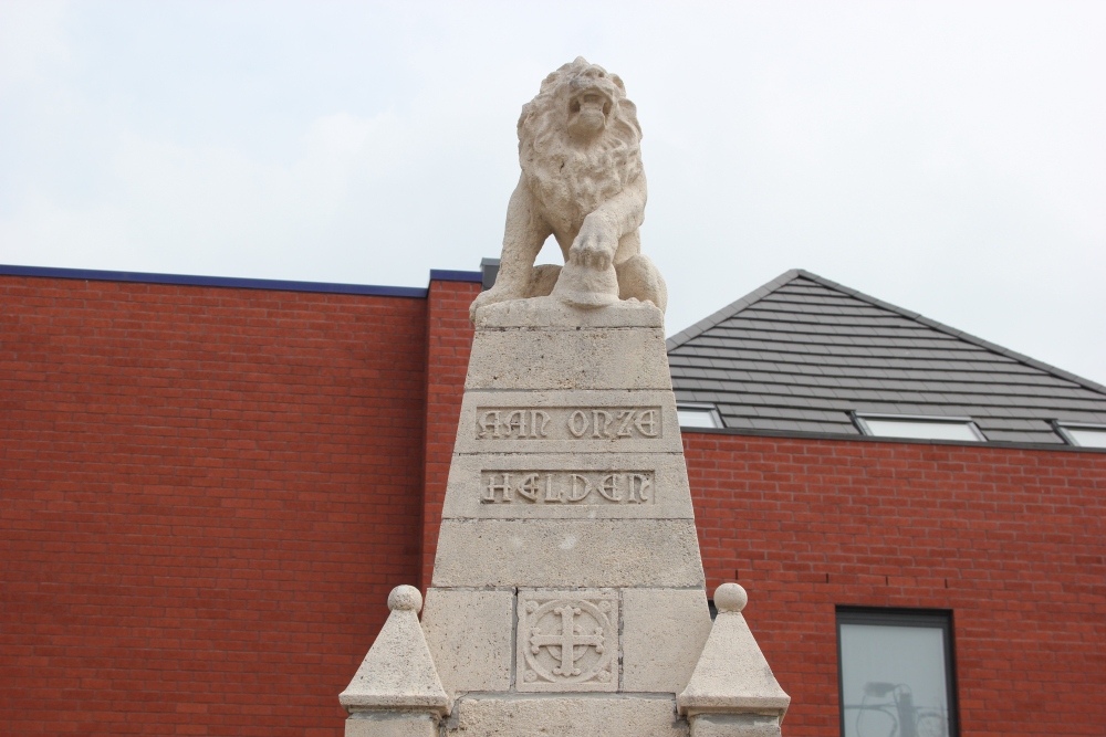 Oorlogsmonument Vollezele #2