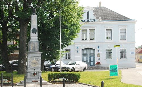 Oorlogsmonument Straß im Straßertale #1