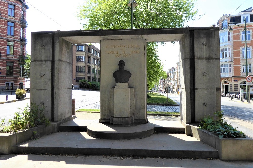 Memorial Lieutenant General Tombeur