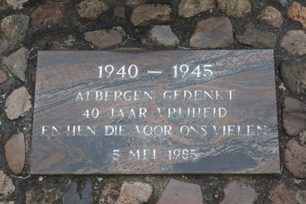 Oorlogsmonument Rooms Katholieke Begraafplaats Albergen #2