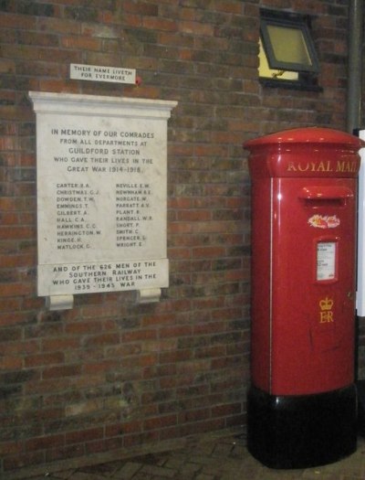 Oorlogsmonument Guildford Station #1