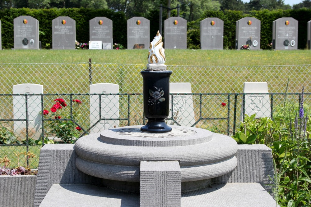 Monument Politieke Gevangenen De Panne #3