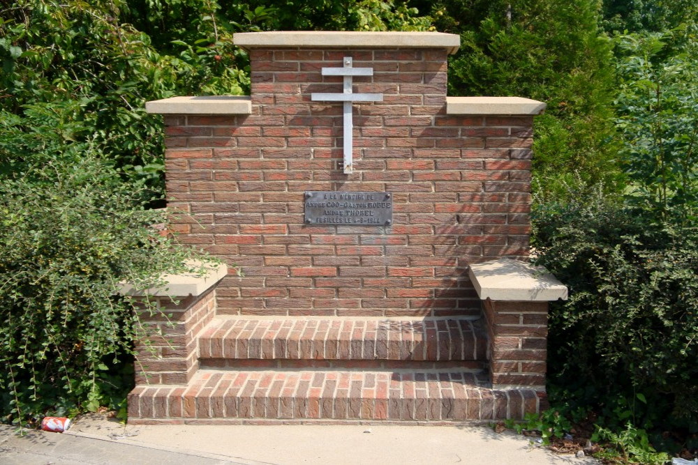 Monument Gefusilleerde Verzetsstrijders Renescure #1