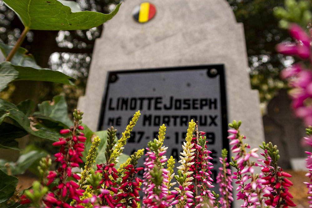 Monument en Ereplein Mortroux #4