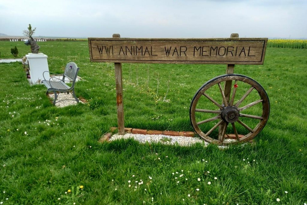 Monument Dieren in Oorlog #1