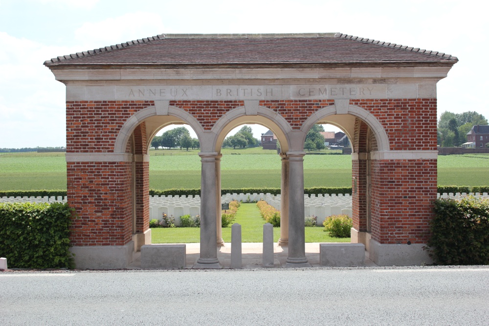 Commonwealth War Cemetery Anneux #1