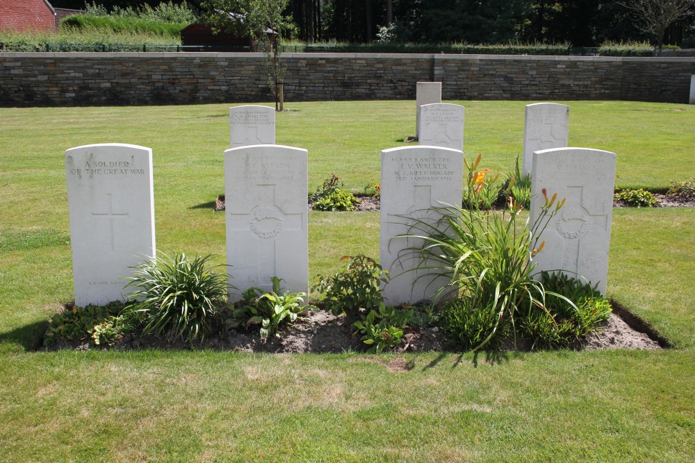 Commonwealth War Cemetery Polygon Wood #4