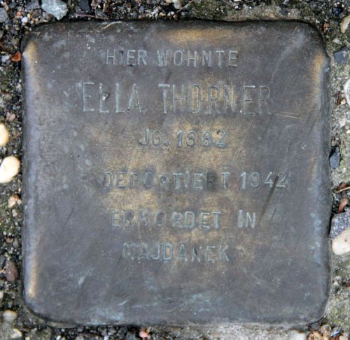 Stolpersteine Wallstrae 74 #1