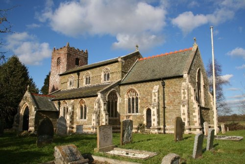 Oorlogsgraven van het Gemenebest St. Peter and St. Paul Churchyard