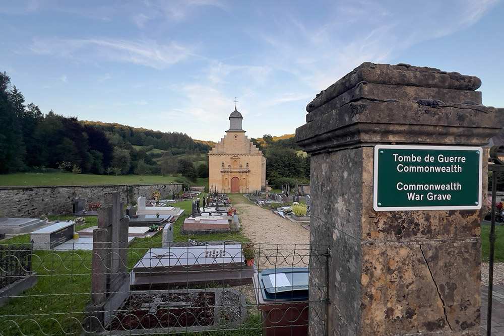 Commonwealth War Grave Élan #1