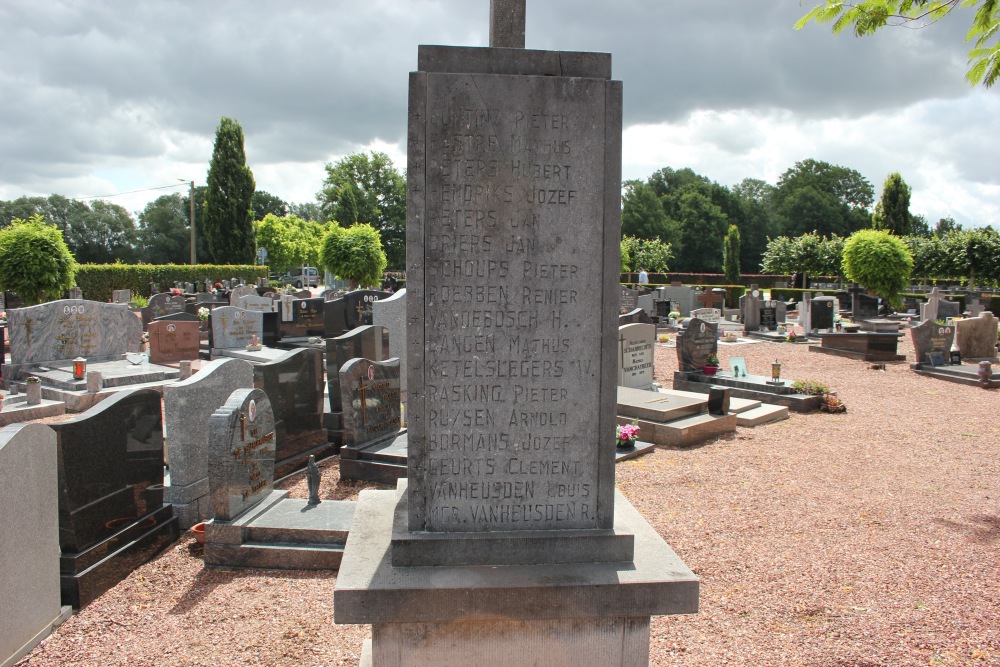Oorlogsmonument Beverst Oude Begraafplaats #3