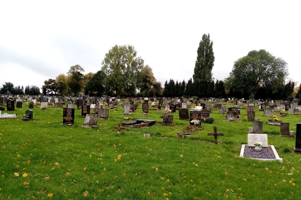 Commonwealth War Graves Hucknall Cemetery #1