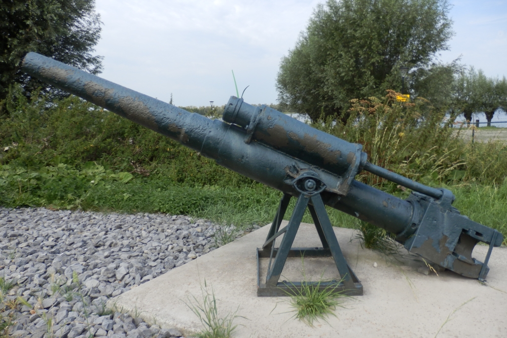 Duits 105mm geschut Lage Zwaluwe #1