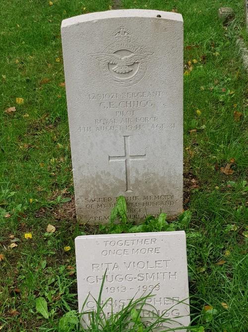 Commonwealth War Graves St. John the Baptist Churchyard #4