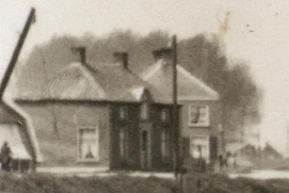 Beneden-Leeuwen Commemorates: Dijk 429 - the Johan Hol home #1
