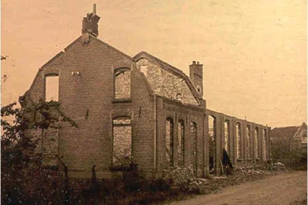 Beneden-Leeuwen Commemorates: Dijk 368 -the Bekkers, van Gent en van Geffen familiy houses