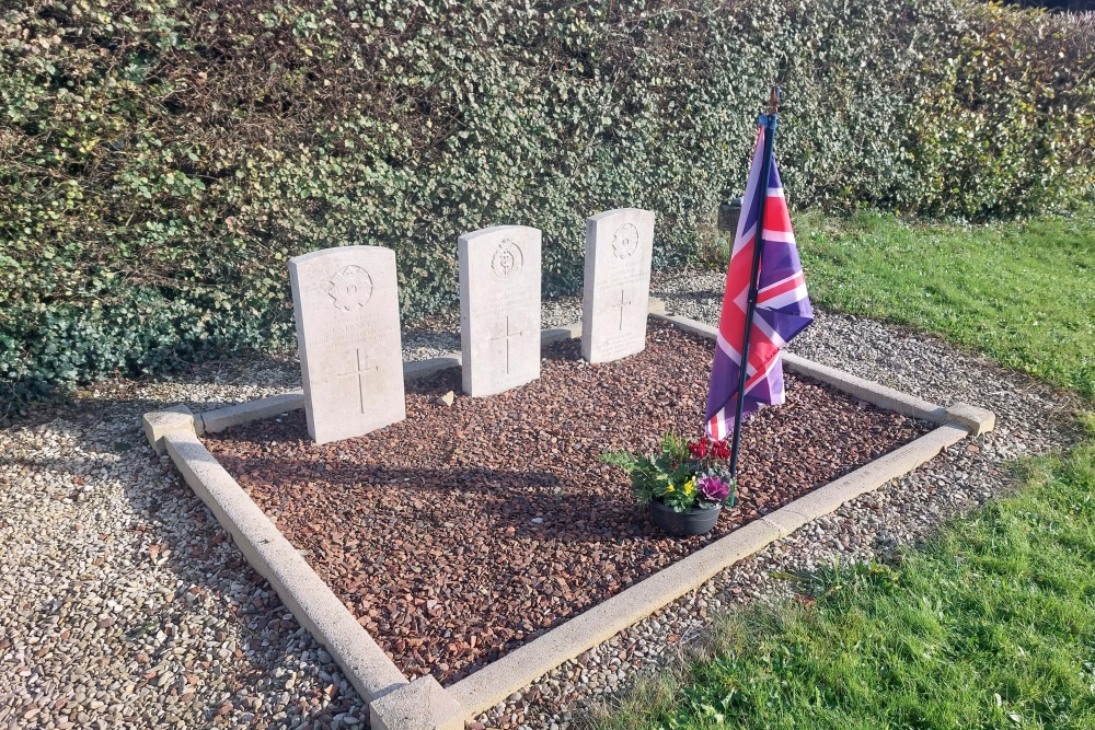 Oorlogsgraven van het Gemenebest Le Favril #2
