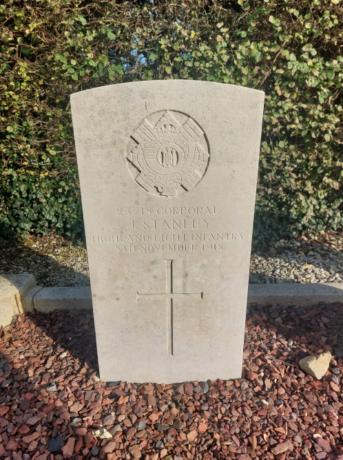 Oorlogsgraven van het Gemenebest Le Favril #3