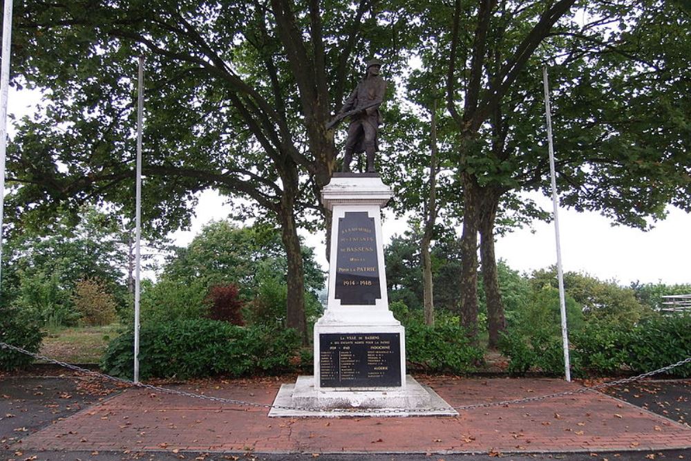 War Memorial Bassens #1