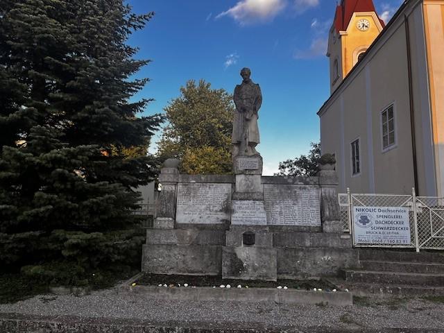 War Memorial Wilfleinsdorf #1