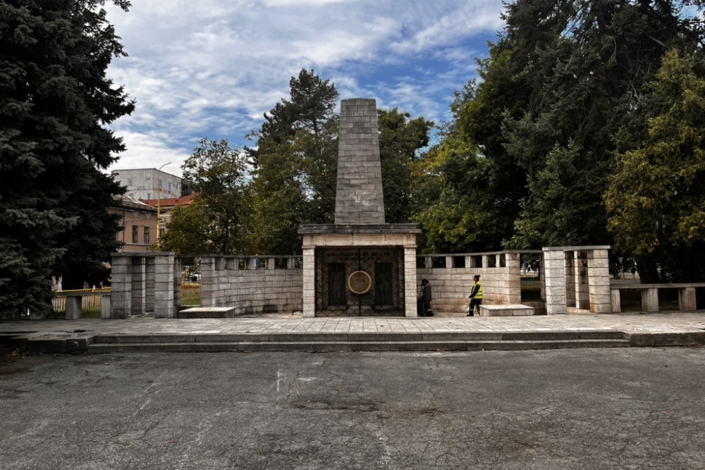 Memorial Unknown Resistance Fighter
