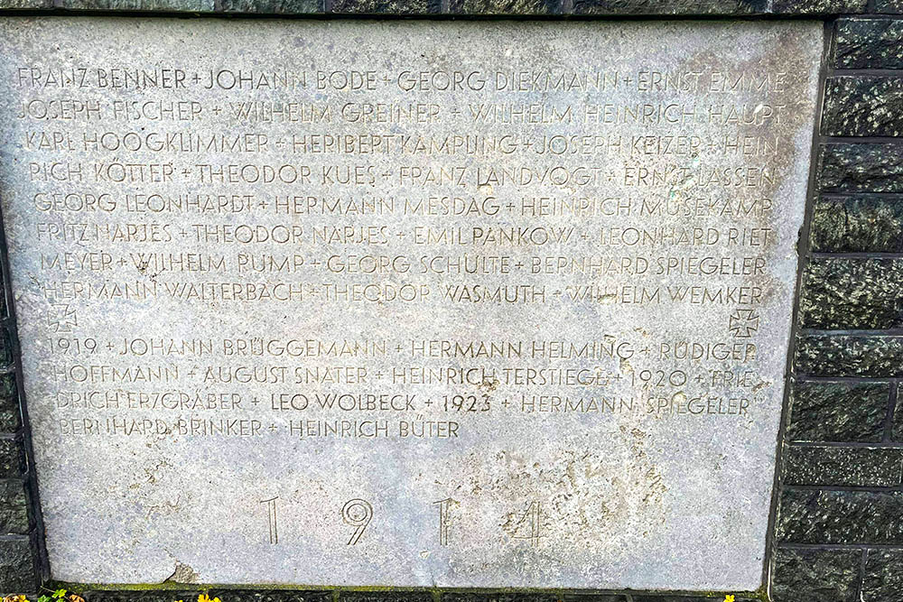 Memorial Cemetery Lingen #4
