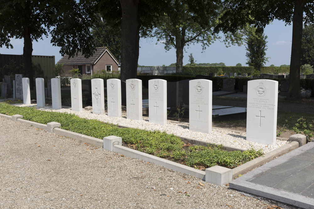 Oorlogsgraven van het Gemenebest Algemene Begraafplaats Gramsbergen