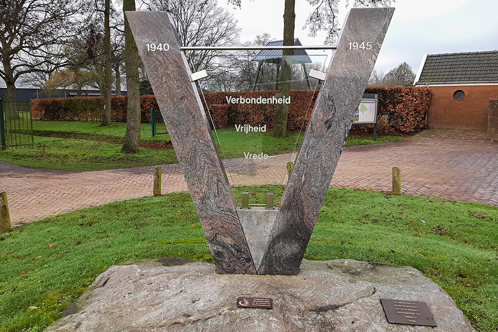 Oorlogsmonument Emmer-Compascuum #2