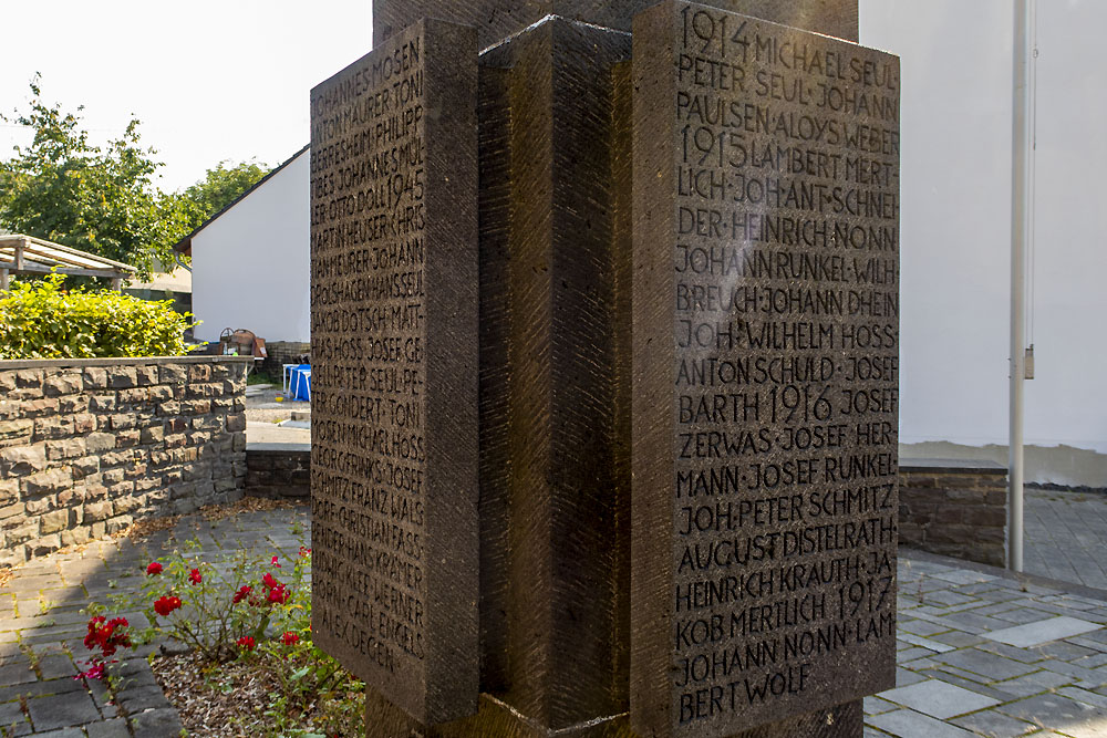 Oorlogsmonument Niederlützing #3
