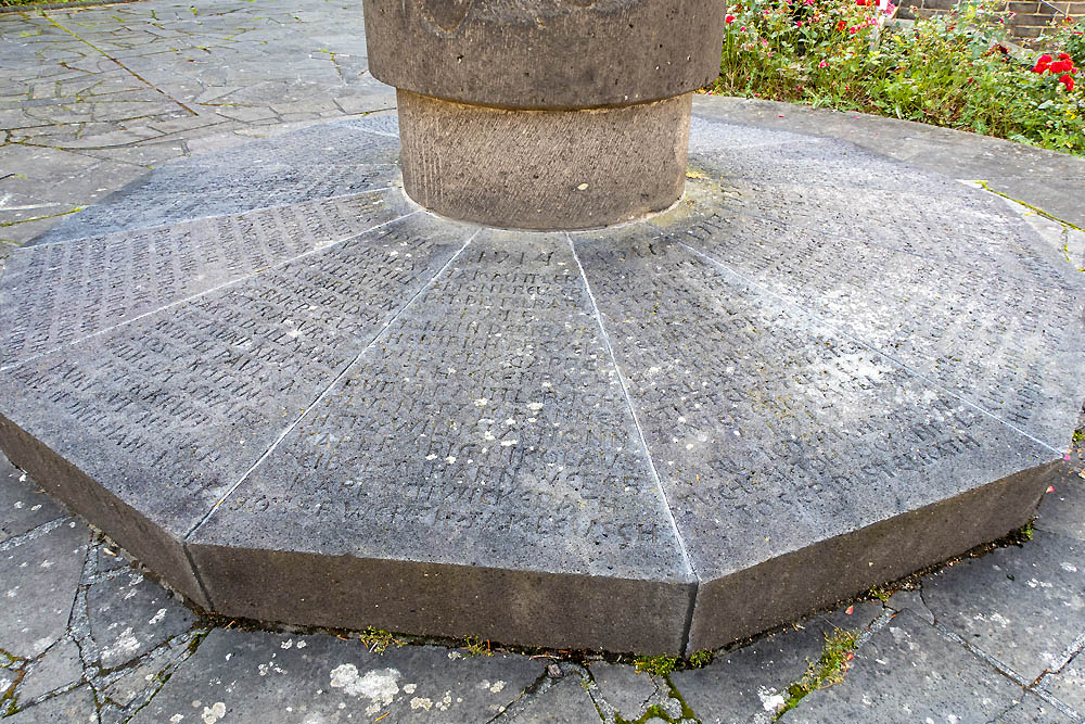 War Memorial Brohl-Lützing #3
