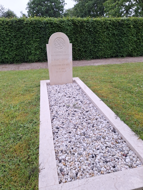 Dutch War Graves Sint Maartensbrug #2