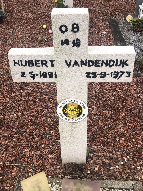 Belgian Graves Veterans Molenbeersel Cemetery #6