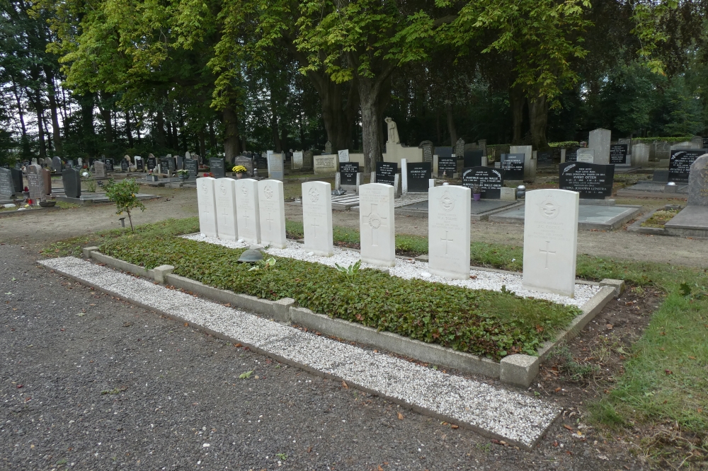 Commonwealth War Graves Municipal Cemetery Vredehof  Willemsoord #4