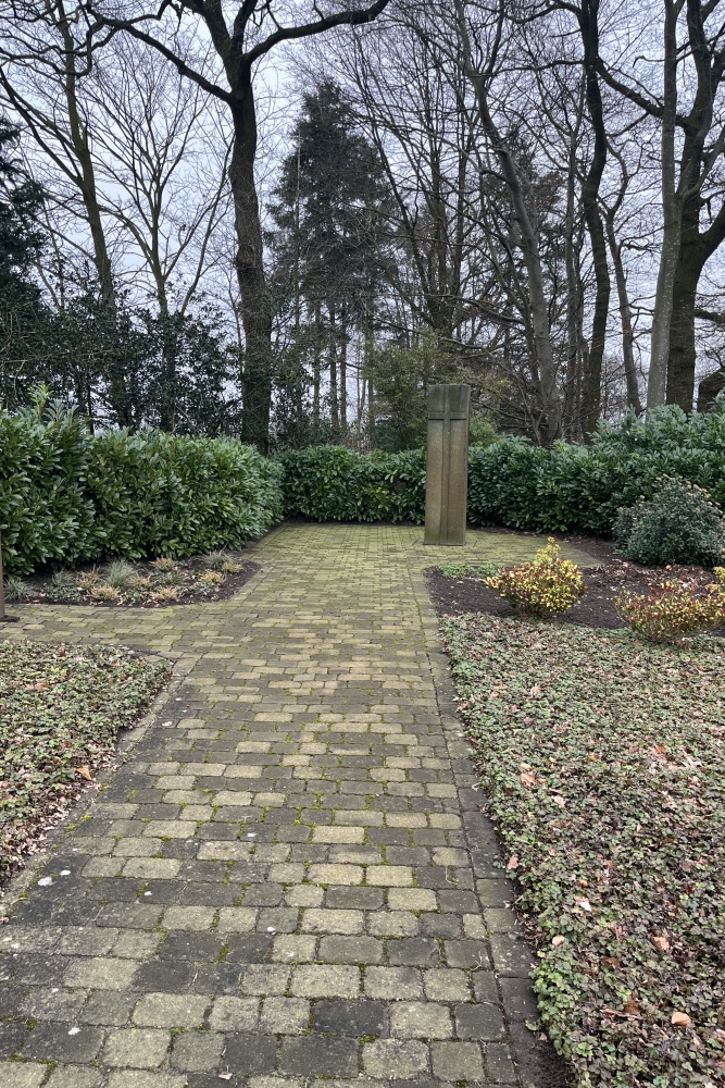 War Memorial Brümsel #2