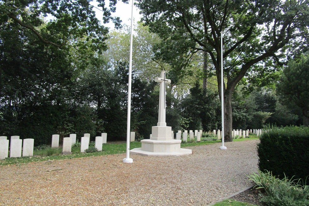 Commonwealth War Graves General Cemetery Crooswijk #1