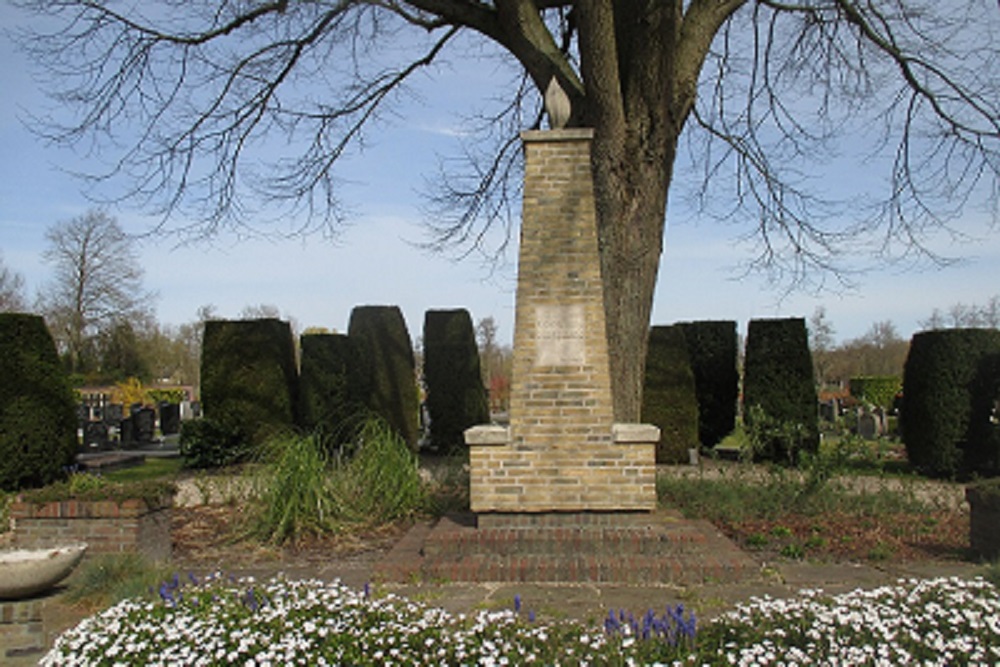 Oorlogsmonument Protestante Begraafplaats Bergum #4