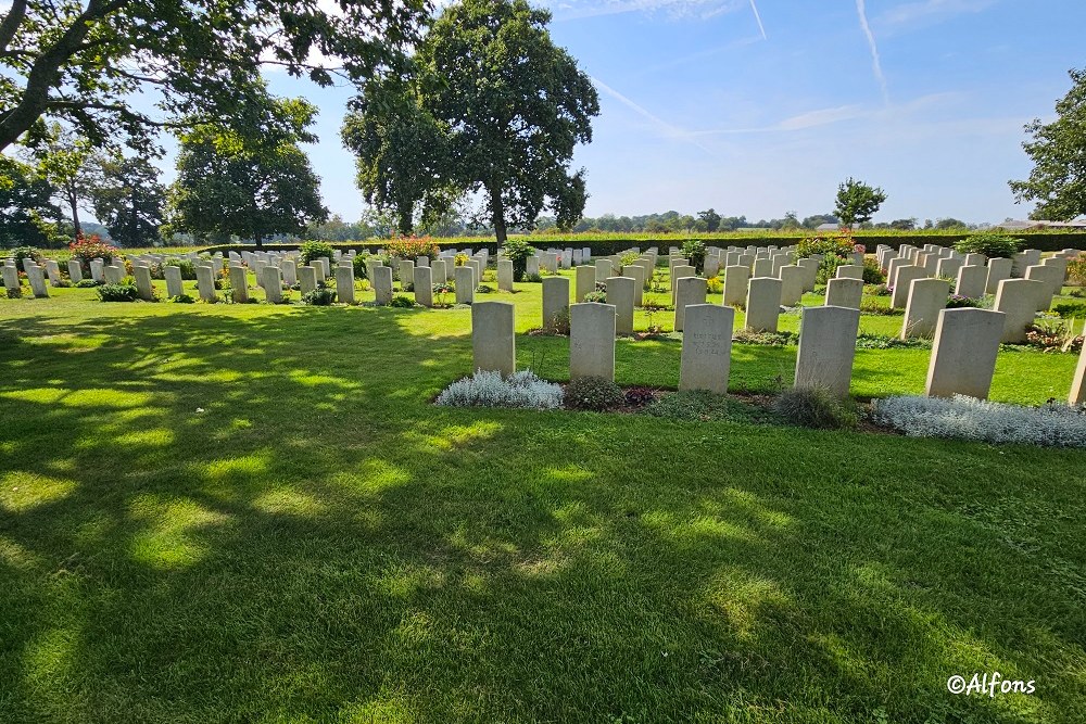 Commonwealth War Cemetery Hottot-les-Bagues #4