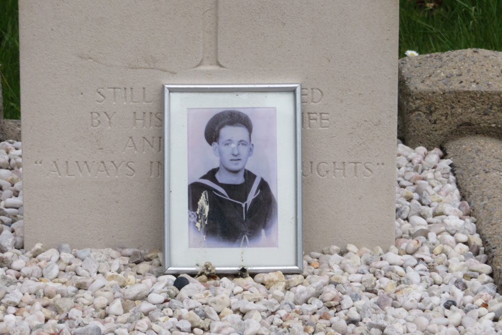 Commonwealth War Graves Roman Catholic Cemetery Brielle #3